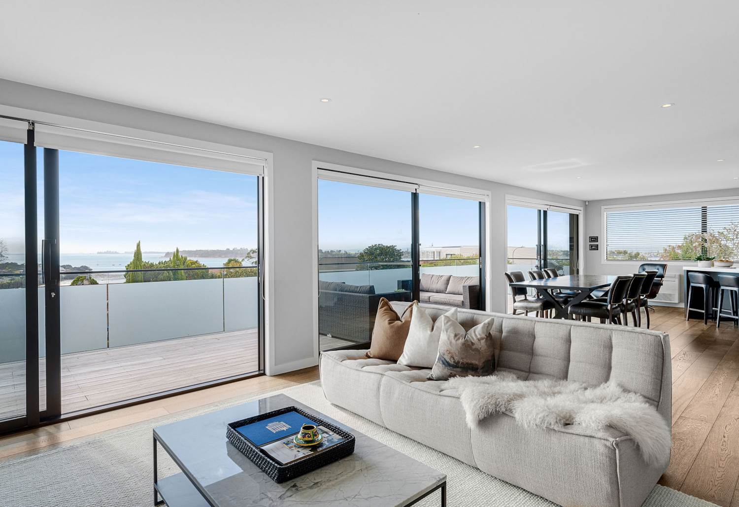 Luxury Living With Sweeping Sea Views / 5 Vanessa Crescent